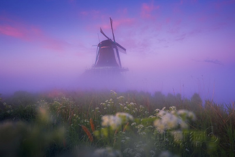 晨雾中的风车村，宛若童话世界｜荷兰摄影师Albert Dros作品赏析