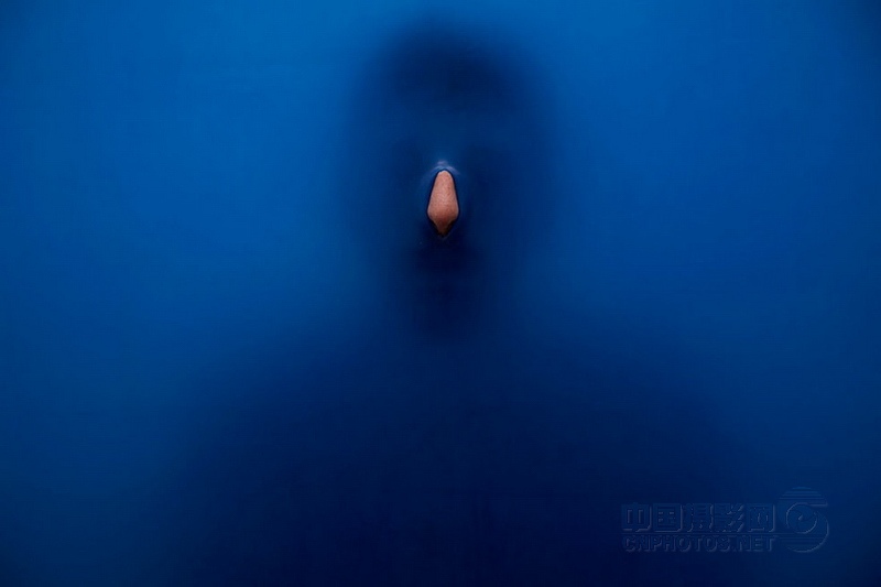 意大利摄影家布拉姆比拉作品赏析——《无影无踪的我》