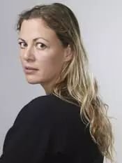 备受世界瞩目的荷兰新锐女摄影师薇薇安娜·萨森作品赏析——《色彩迷藏》